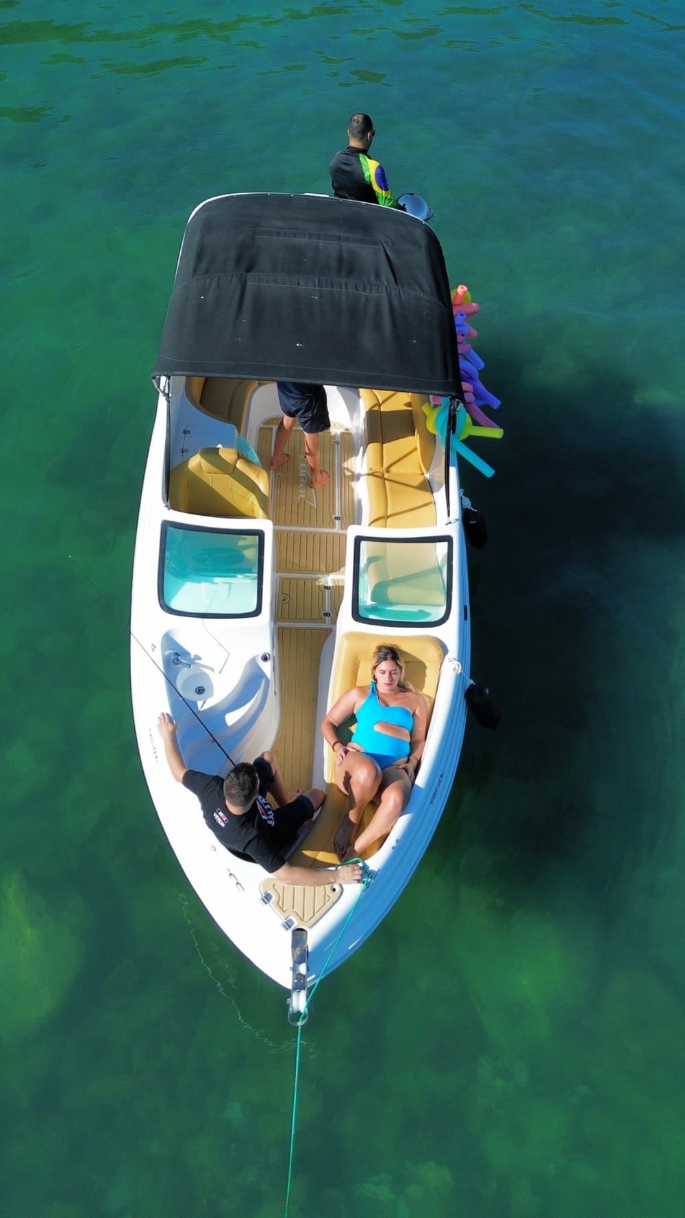 Votre journée à Armação dos Búzios : Louez un bateau à moteur pour 9h de découverte