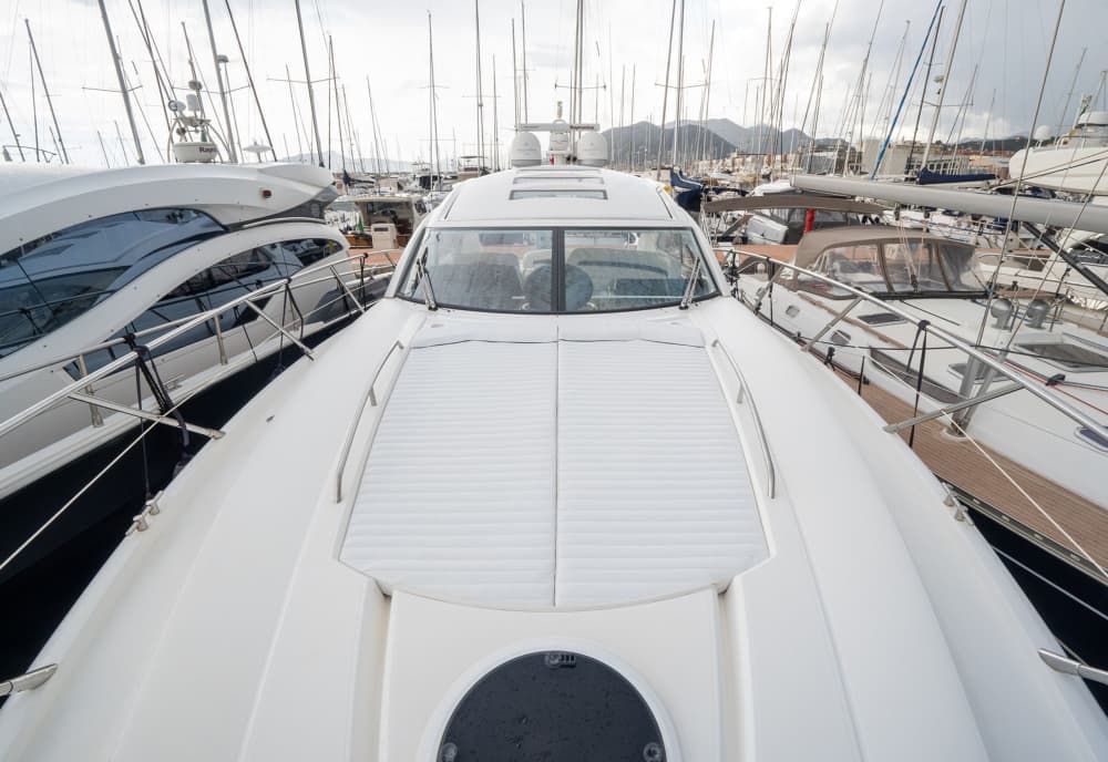 Sea, Love & Sun: A full day of emotions on a motor yacht