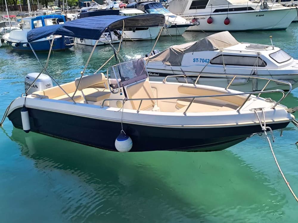 Crystalline experience: A quick Hvar sea-break on a motorboat