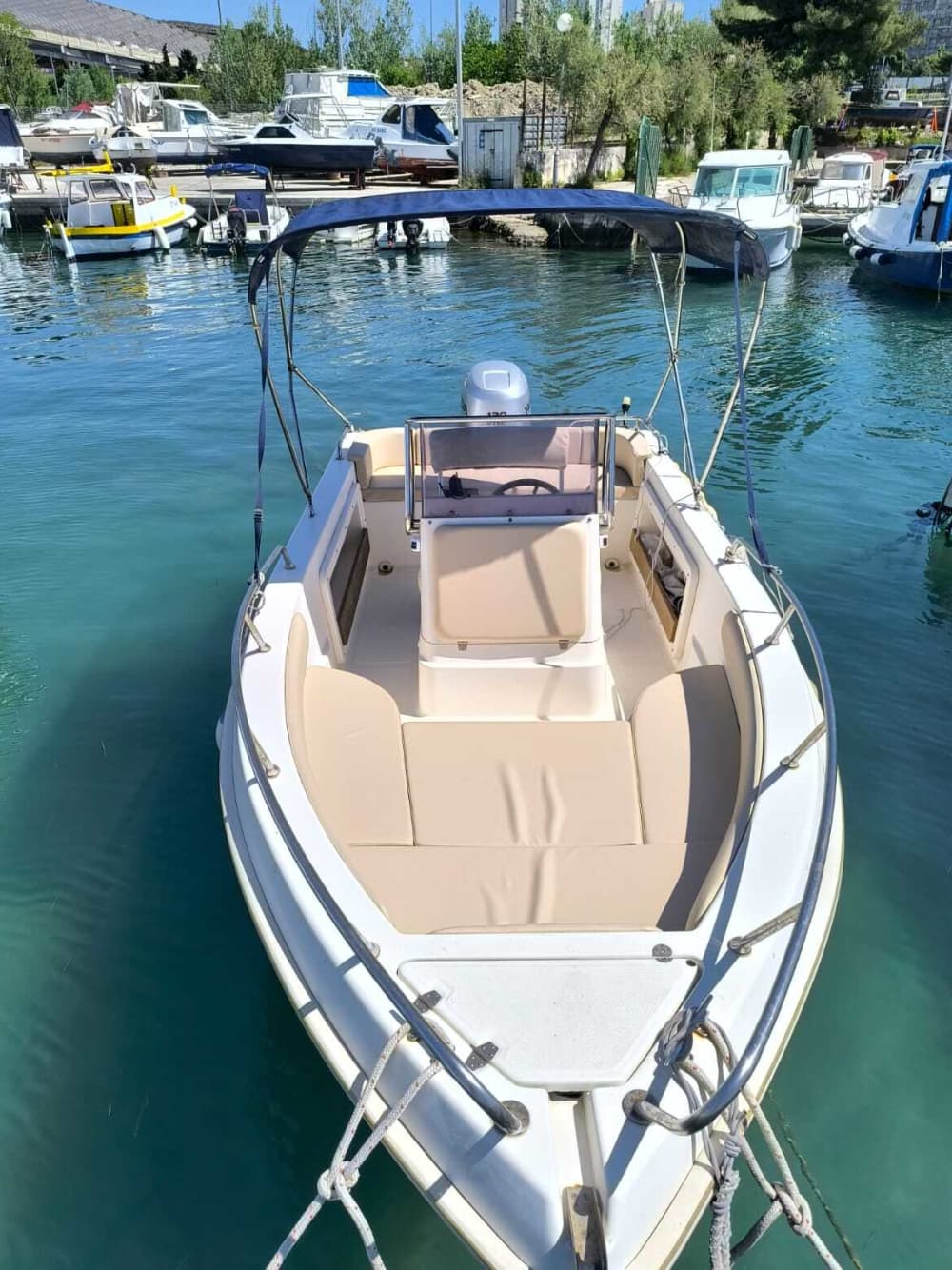 Crystalline experience: A quick Hvar sea-break on a motorboat