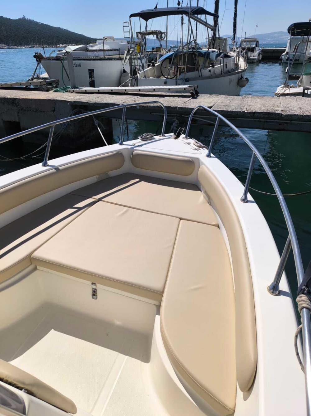 Crystalline experience: A quick Hvar sea-break on a motorboat