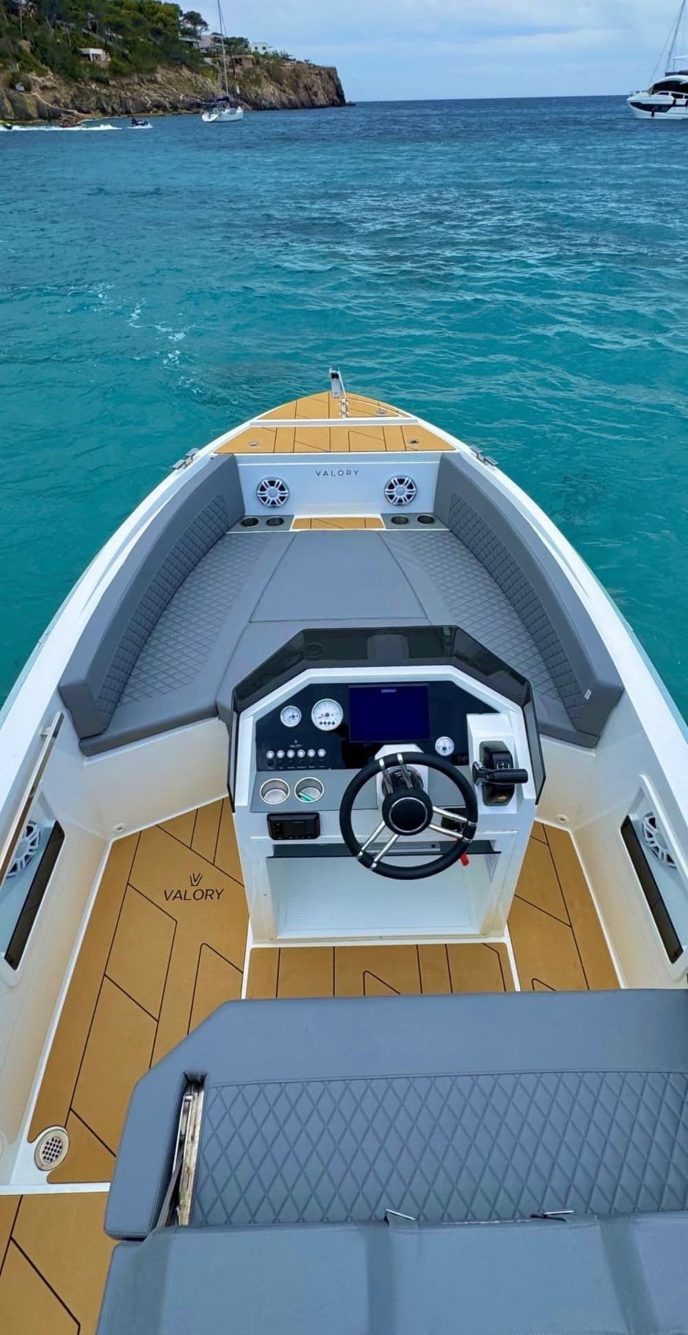 6-hour private boat tour with snorkeling