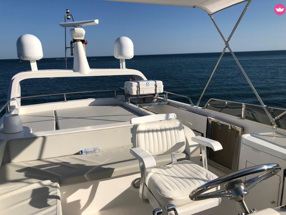 Naviga, rilassati e scopri la costa.