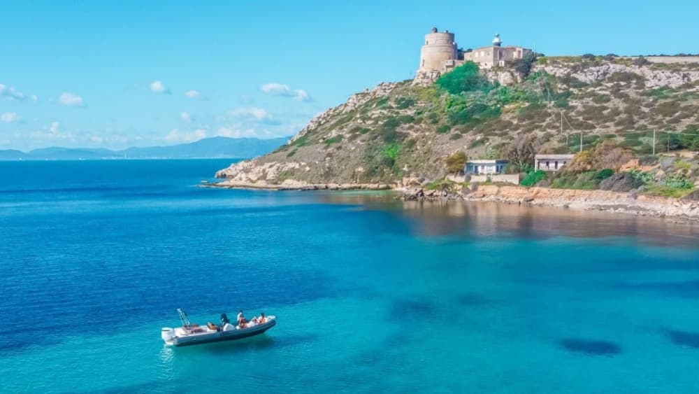 A full-day experience in the Gulf of Cagliari with an aperitif and a typical Sardinian lunch.