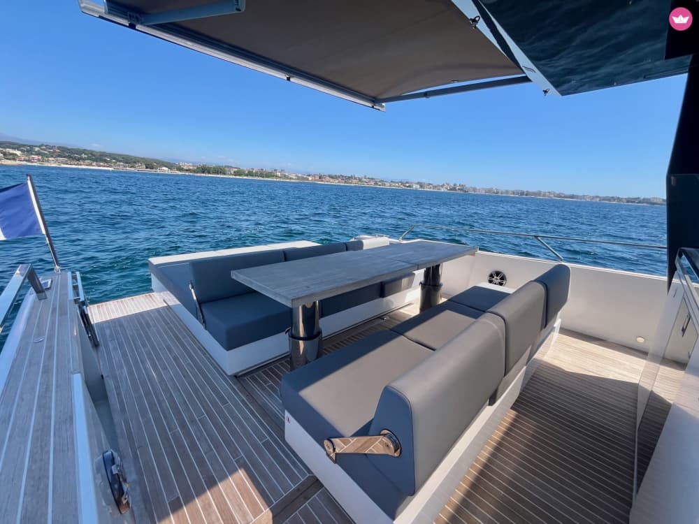 Journée privée en yacht moderne – French Riviera
