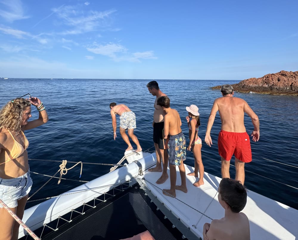 Halbtägiger Ausflug mit dem Katamaran – Calanques des Estérel, Abfahrt von Mandelieu-la-Napoule