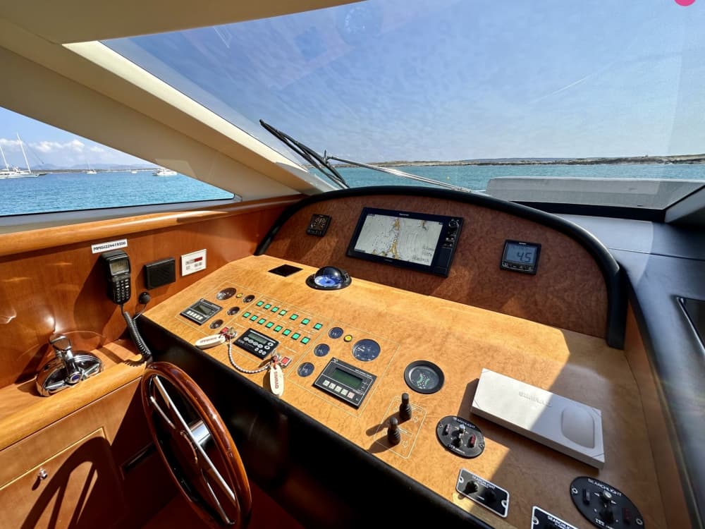 Experiência de Iate em Ibiza: Descubra Enseadas Escondidas