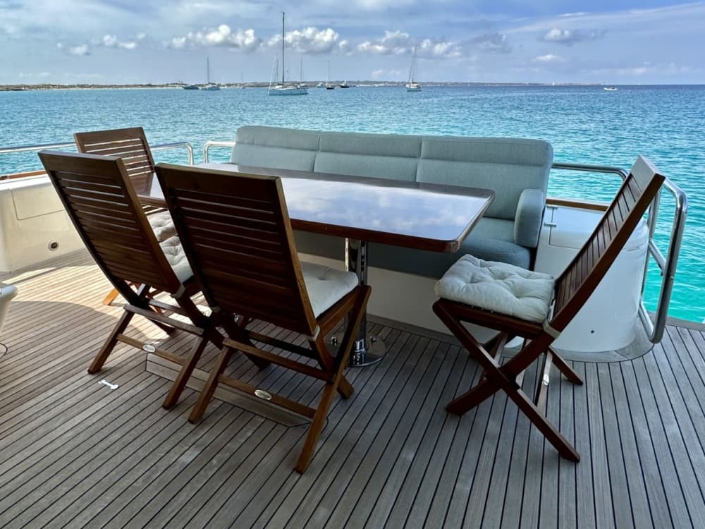 Experiência de Iate em Ibiza: Descubra Enseadas Escondidas