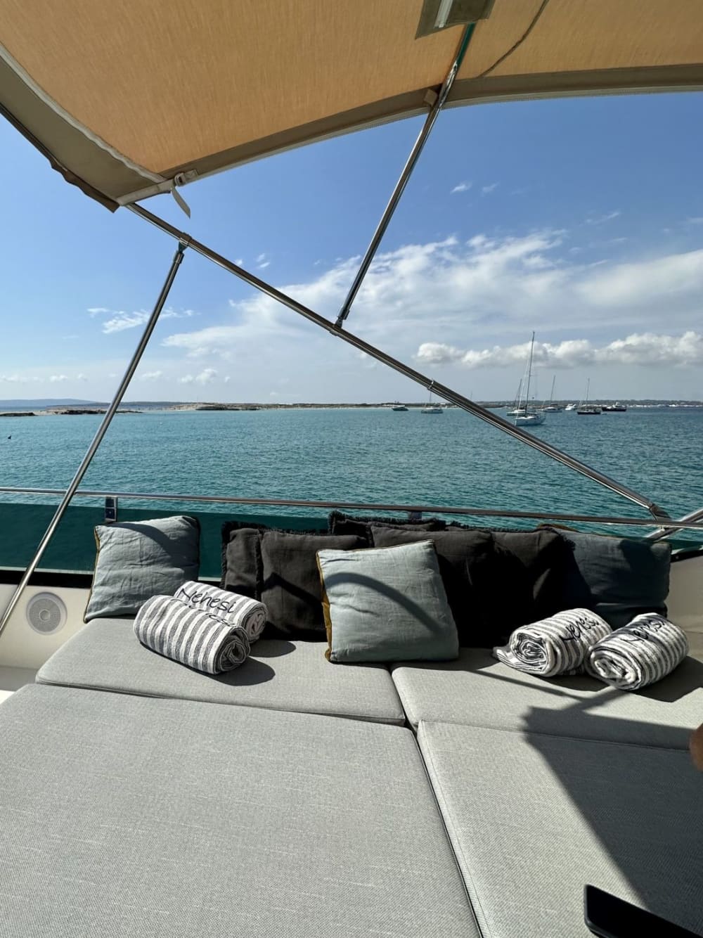 Experiência de Iate em Ibiza: Descubra Enseadas Escondidas