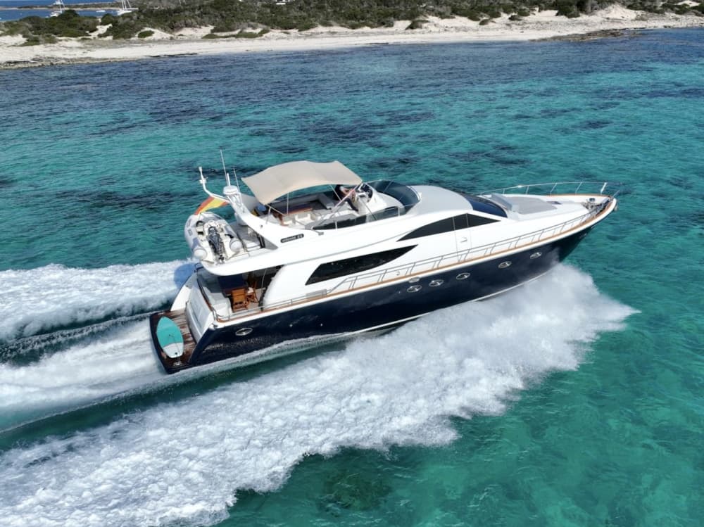 Experiência de Iate em Ibiza: Descubra Enseadas Escondidas