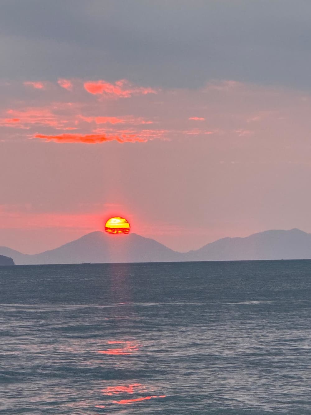 An Unforgettable Sunset on the Sea