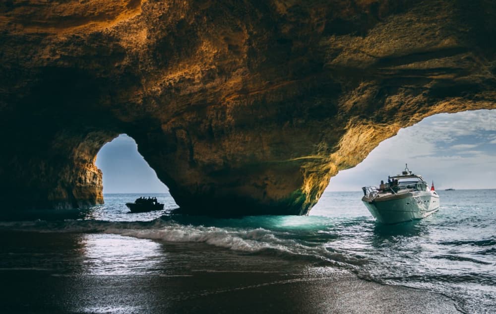 Eine 4-stündige Bootstour ab Vilamoura: Der ultimative Algarve-Ausflug mit Wassersport