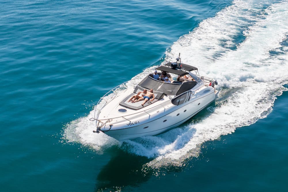 Eine 4-stündige Bootstour ab Vilamoura: Der ultimative Algarve-Ausflug mit Wassersport