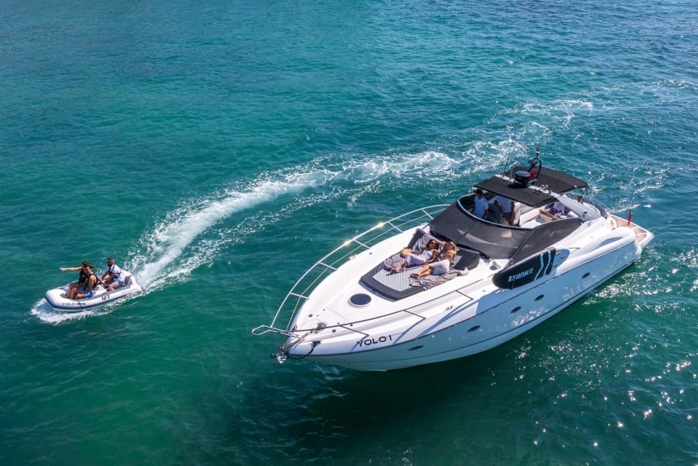 Eine 4-stündige Bootstour ab Vilamoura: Der ultimative Algarve-Ausflug mit Wassersport