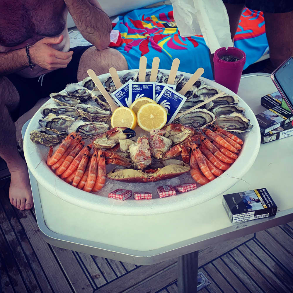 Feuerwerksabend auf einem privaten Boot in Cannes – VIP-Erlebnis auf See (19–23 Uhr)