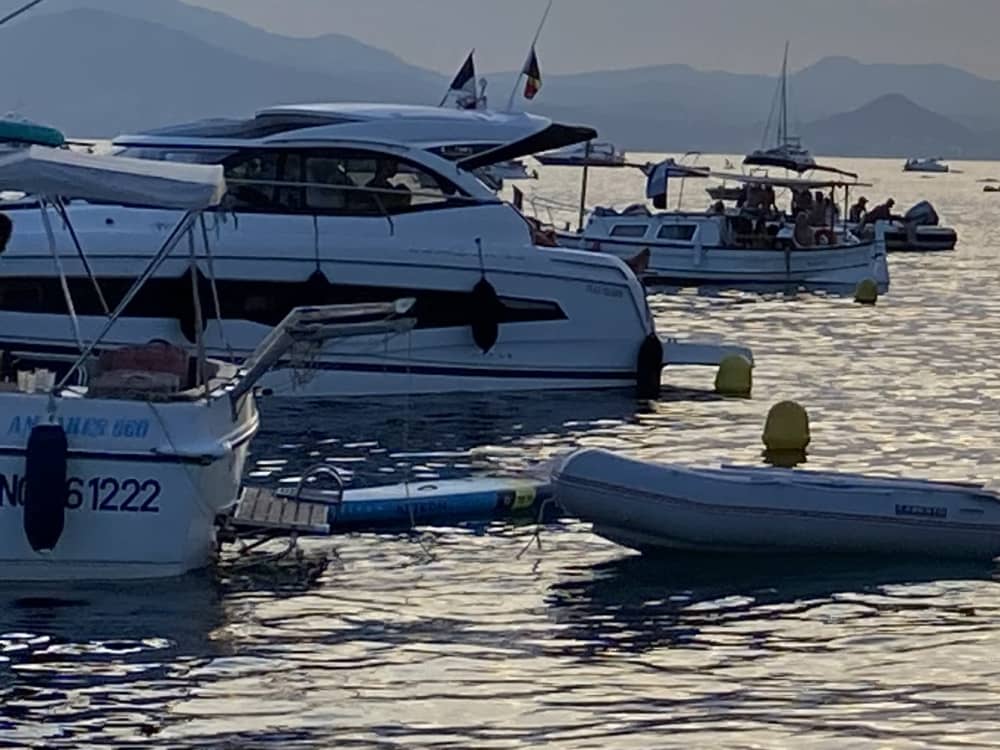 Feuerwerksabend auf einem privaten Boot in Cannes – VIP-Erlebnis auf See (19–23 Uhr)