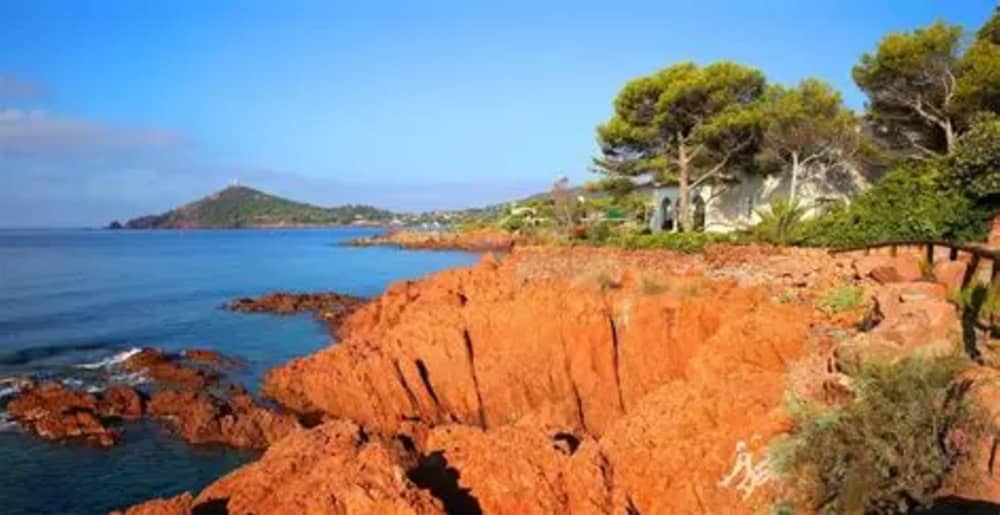 Feuerwerksabend auf einem privaten Boot in Cannes – VIP-Erlebnis auf See (19–23 Uhr)