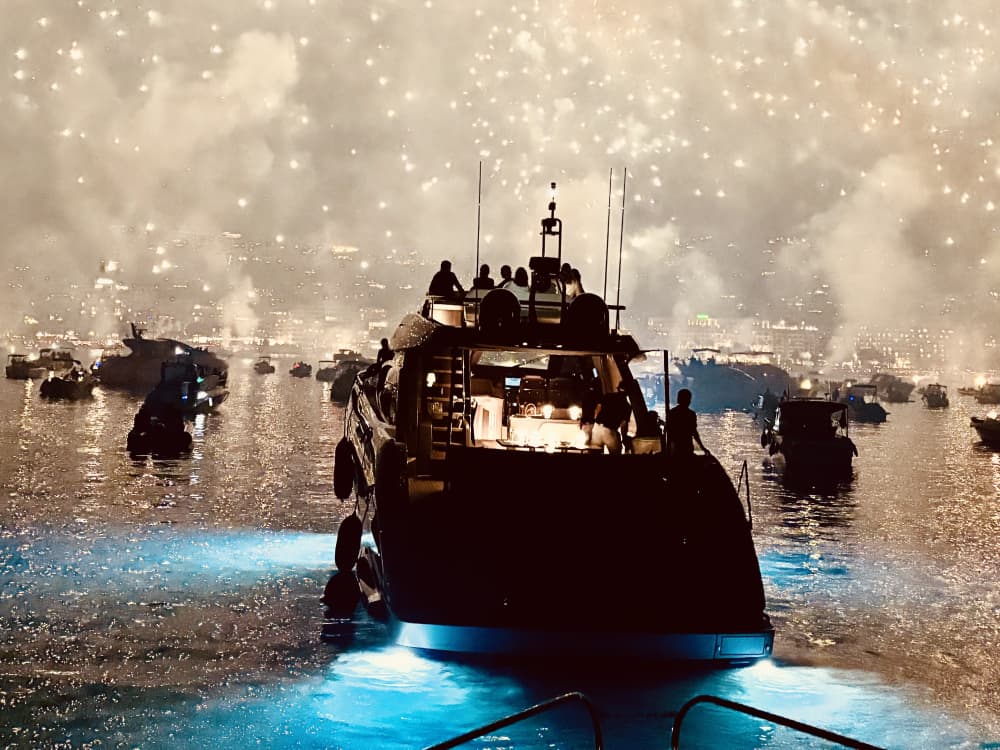 Feuerwerksabend auf einem privaten Boot in Cannes – VIP-Erlebnis auf See (19–23 Uhr)