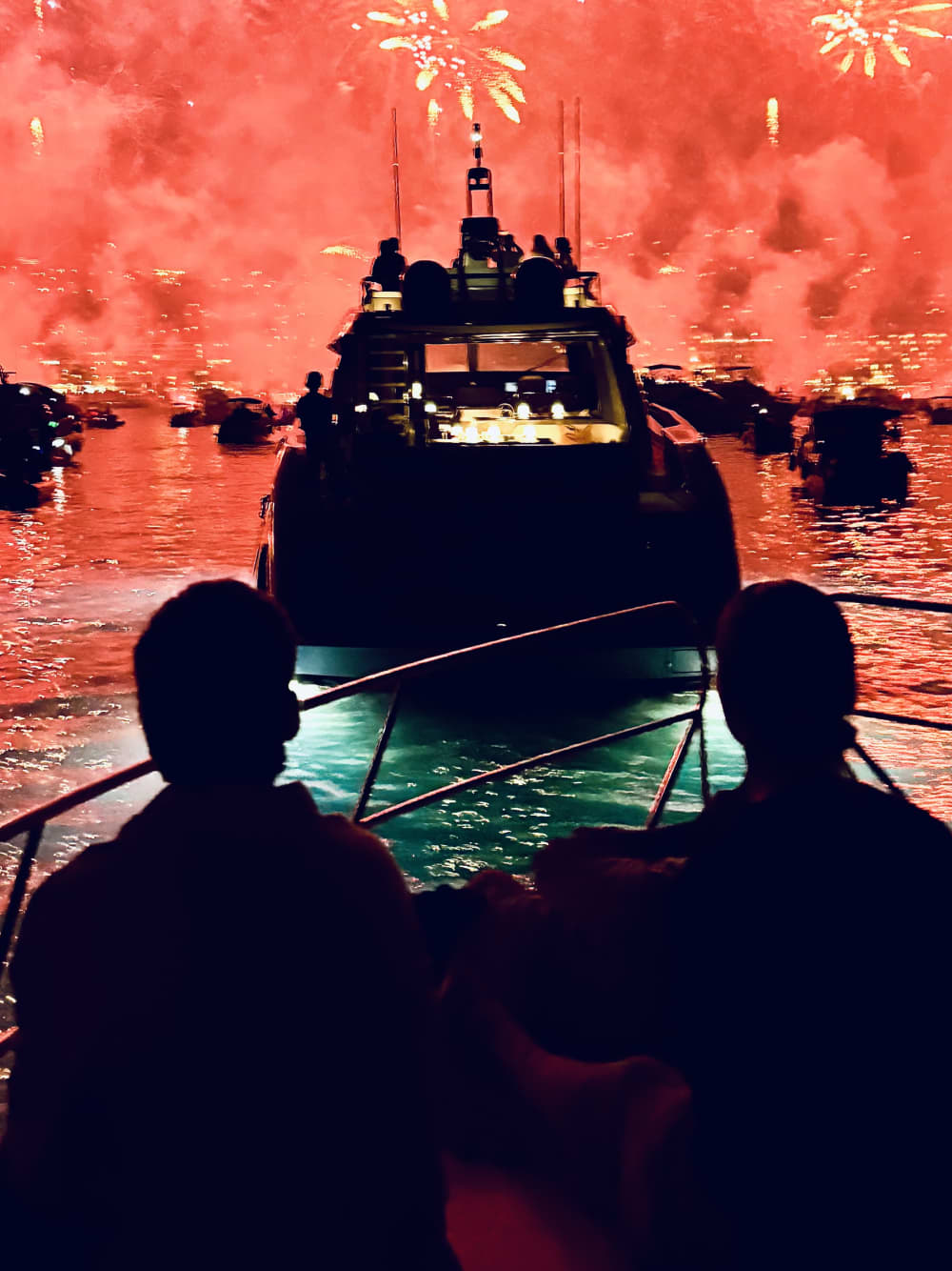 Feuerwerksabend auf einem privaten Boot in Cannes – VIP-Erlebnis auf See (19–23 Uhr)