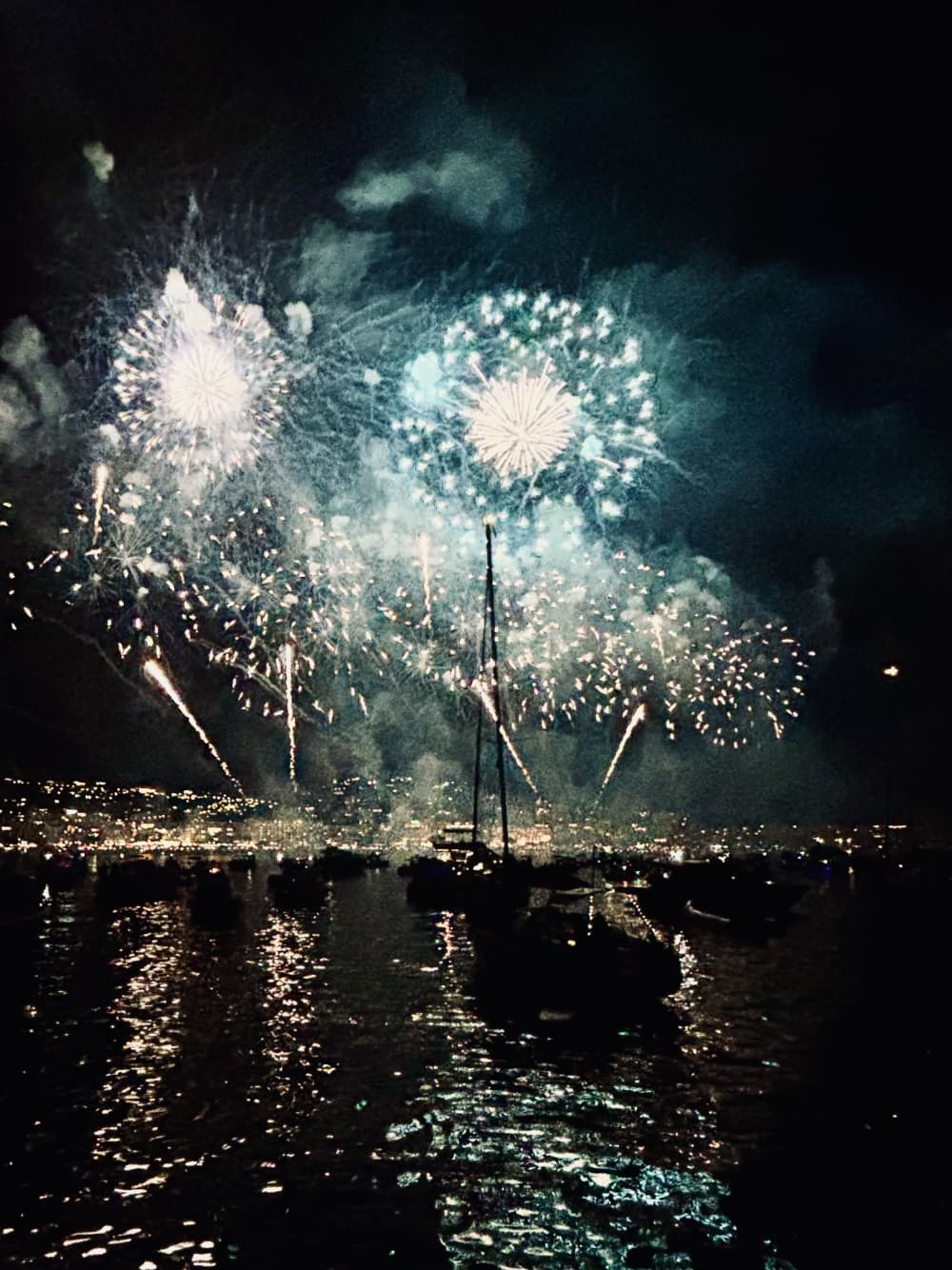 Feuerwerksabend auf einem privaten Boot in Cannes – VIP-Erlebnis auf See (19–23 Uhr)