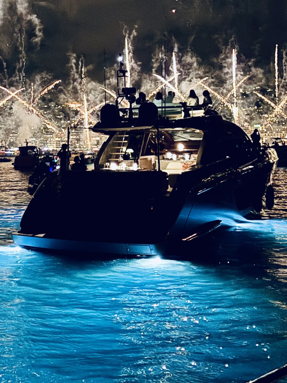 Feuerwerksabend auf einem privaten Boot in Cannes – VIP-Erlebnis auf See (19–23 Uhr)