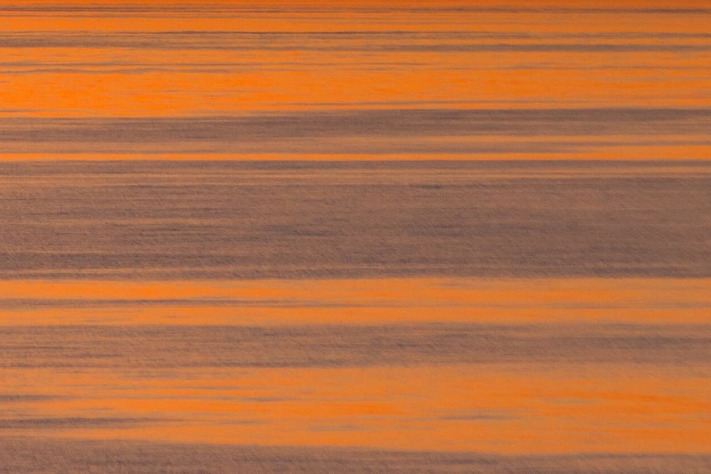 Geniet van een serene zonsopgang en een ontbijt aan zee in Barcelona.