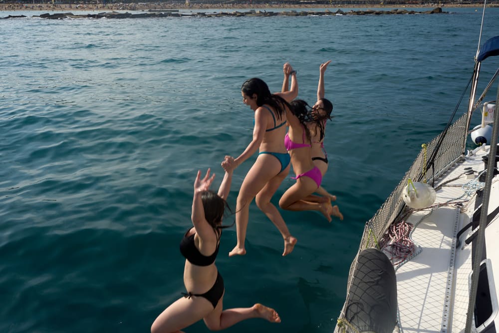 Barcelona Coastal Escape – 2.5h Sailing Experience