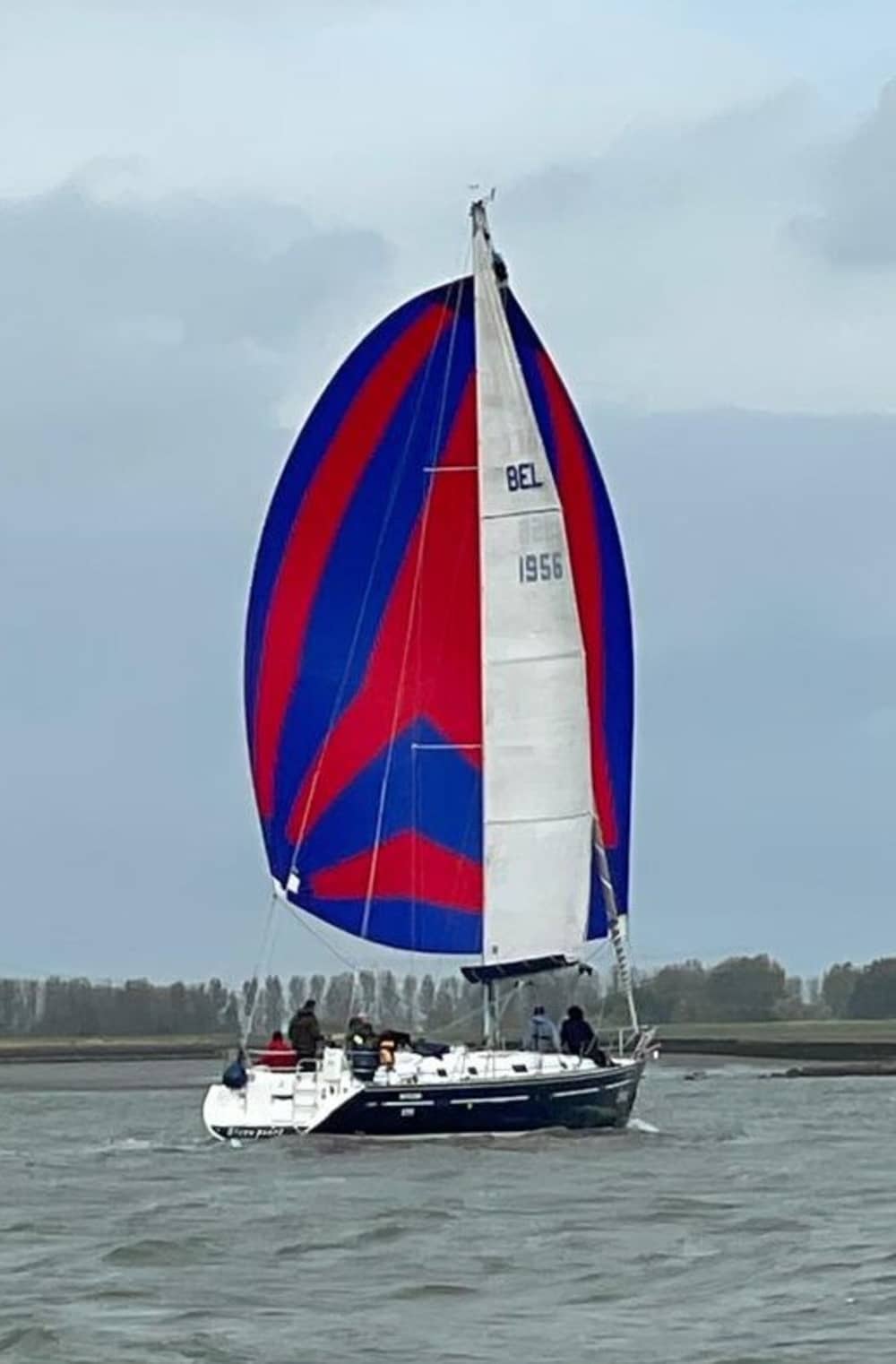Disfrute de un día completo de navegación en Nieuwpoort a bordo de un velero.