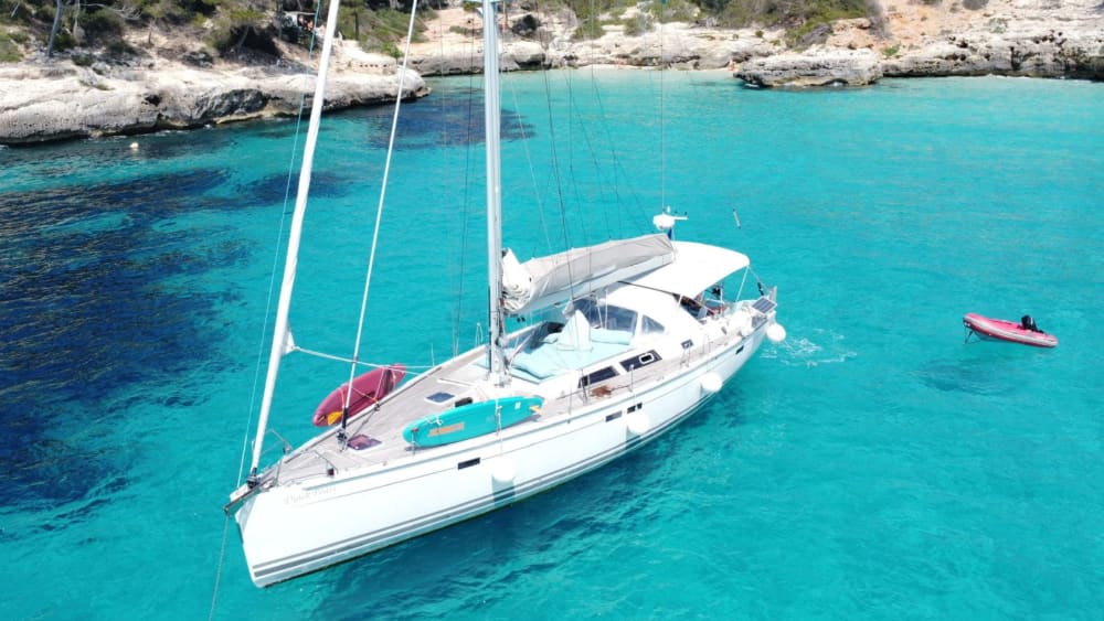 8 ore di navigazione esclusiva con snorkeling, paddleboarding e aperitivo