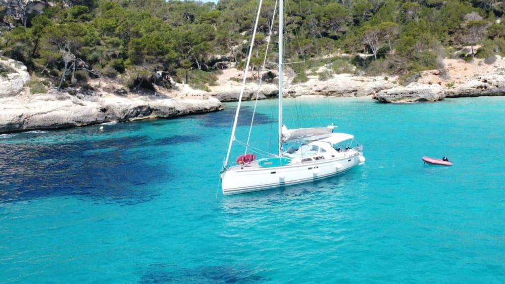 8 ore di navigazione esclusiva con snorkeling, paddleboarding e aperitivo