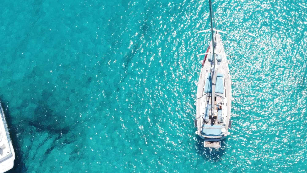 8 ore di navigazione esclusiva con snorkeling, paddleboarding e aperitivo