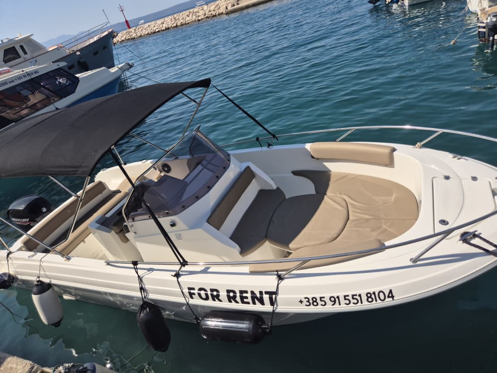 Discover Podgora, Split-Dalmatia County on a full-day trip on a motorboat