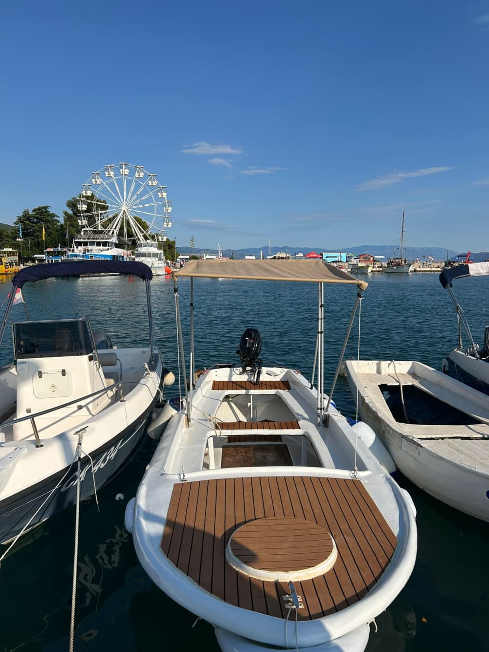 Su lancha motora privada para pasar un día en Crikvenica.