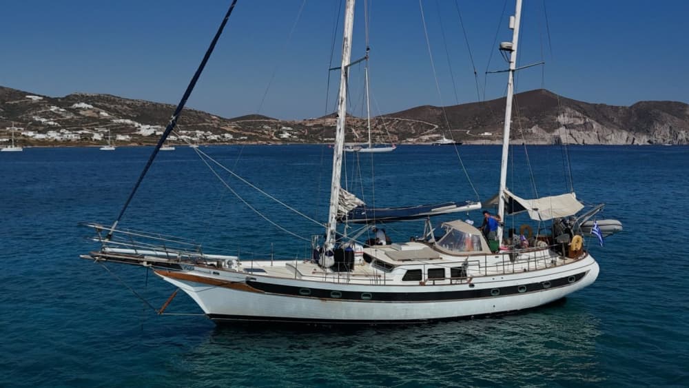 Discover hidden caves and pristine lagoons