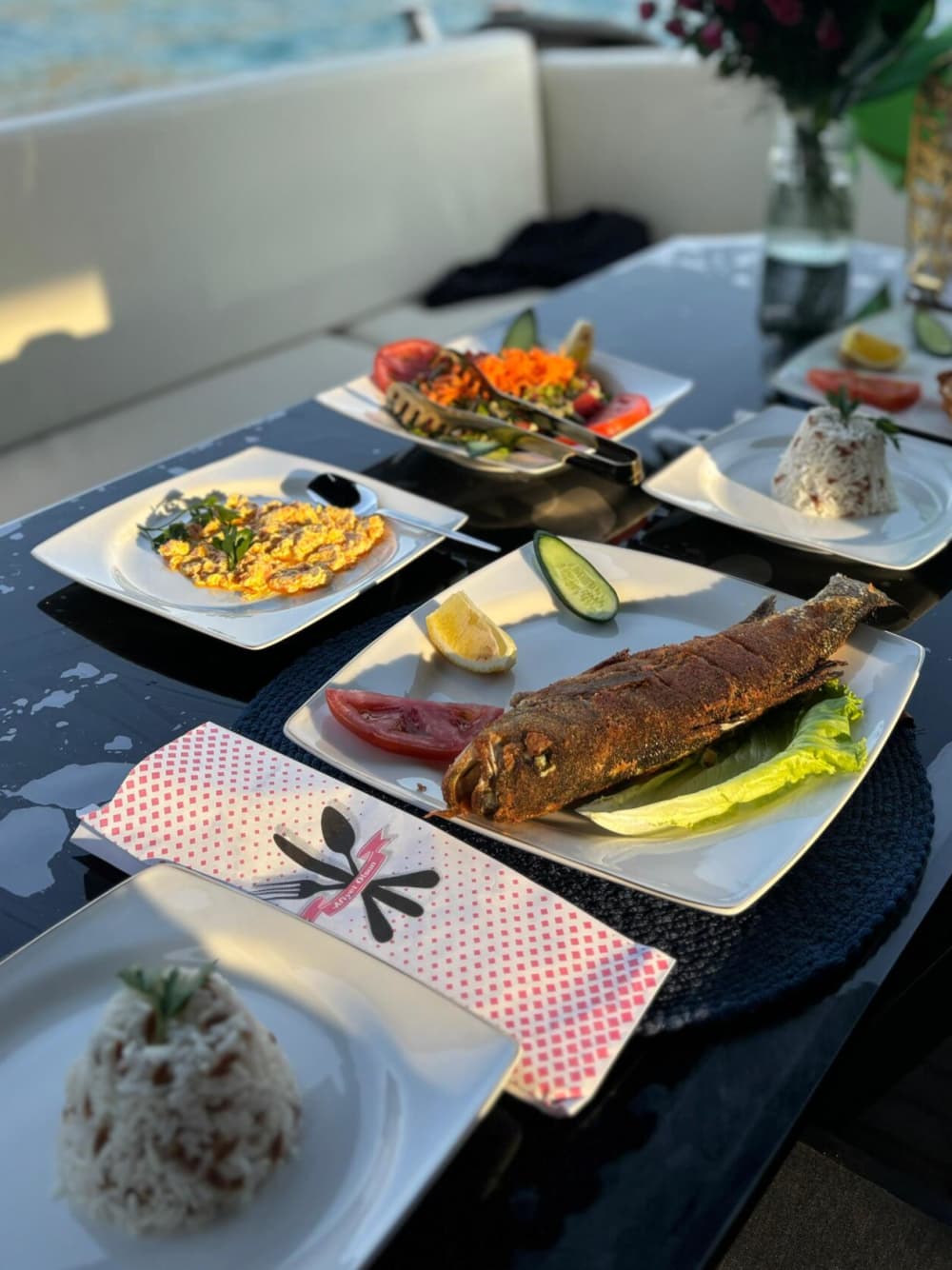 Aventura marítima de día completo en Bodrum con baño, almuerzo y esnórquel