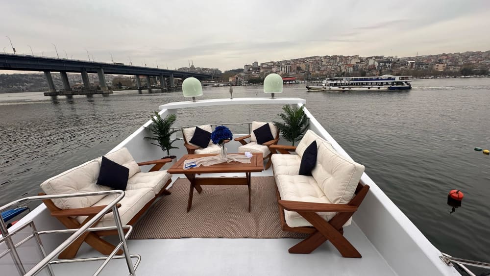 4-uur durende Bosporus-tour op een groot jacht
