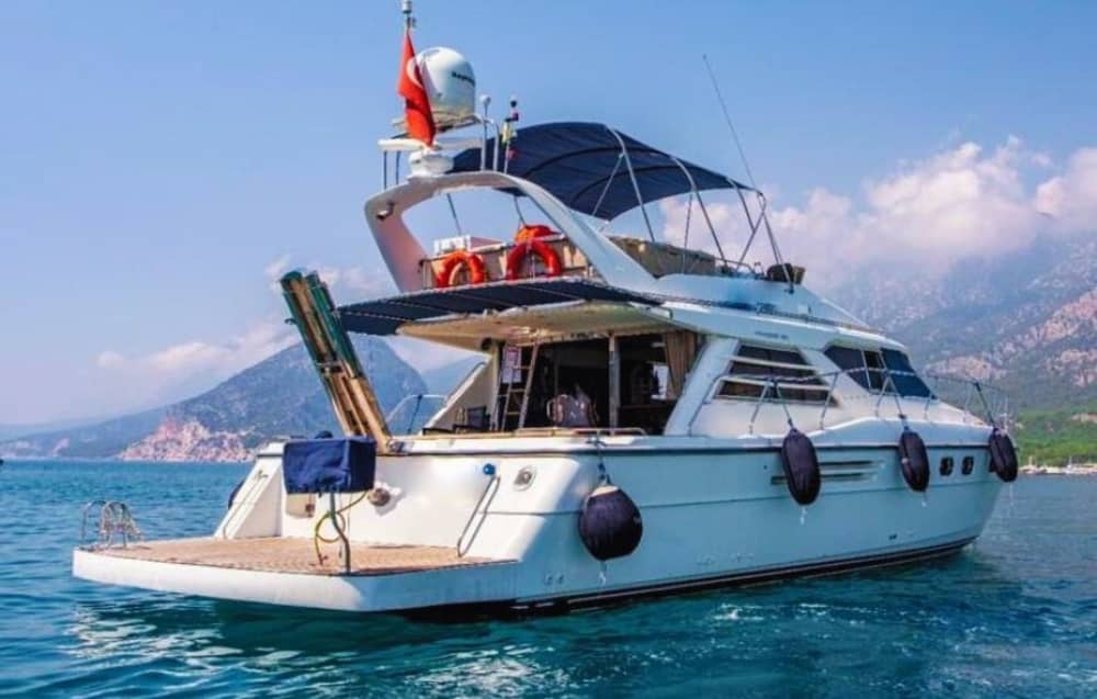 Fuga da Antalya: 2 ore e 30 di relax su un motoscafo.