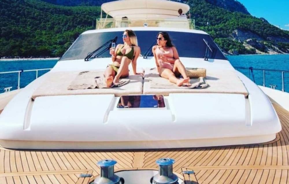 Fuga da Antalya: 2 ore e 30 di relax su un motoscafo.