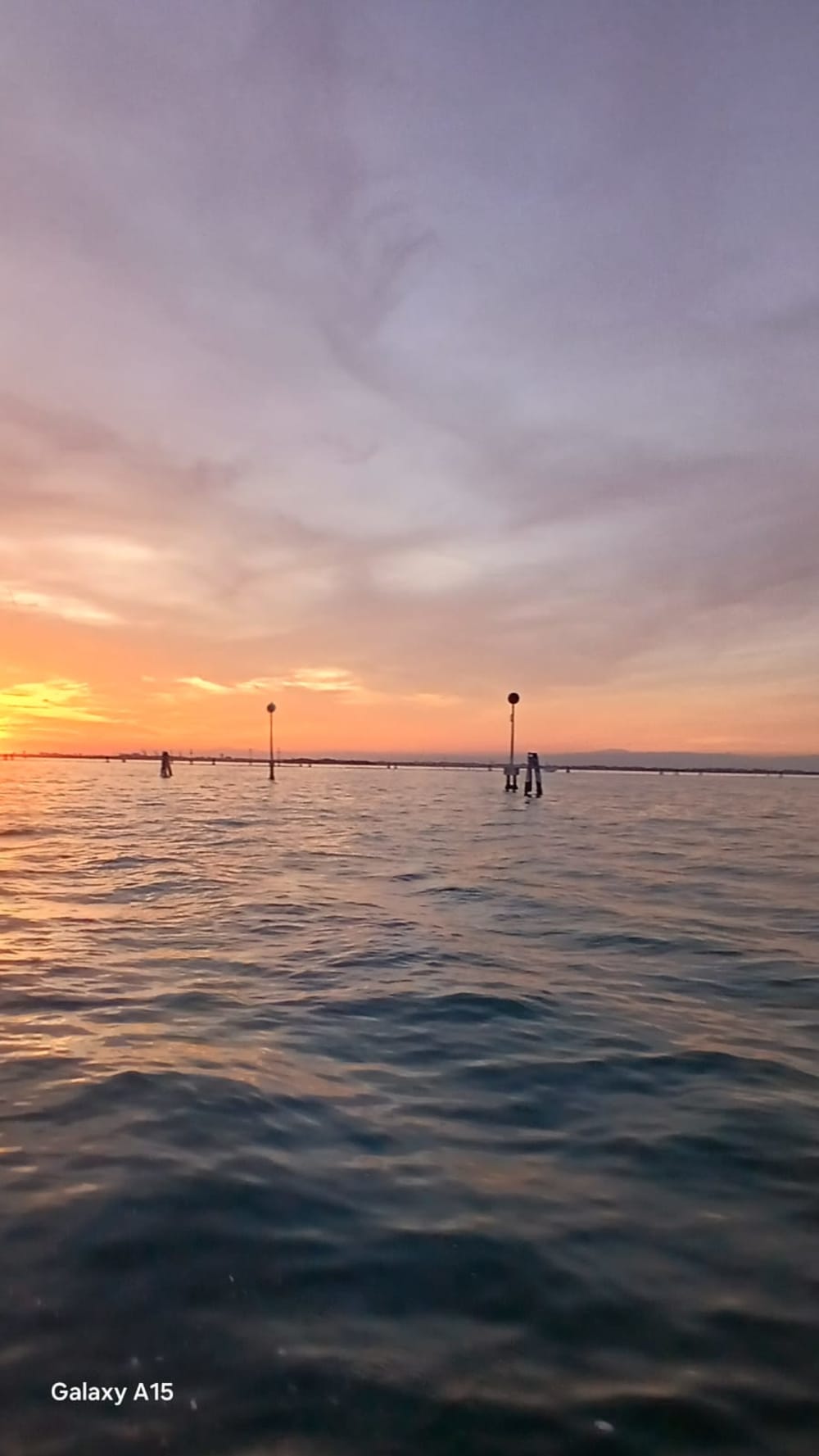 Disfrute de una copa de vino al atardecer en Venecia