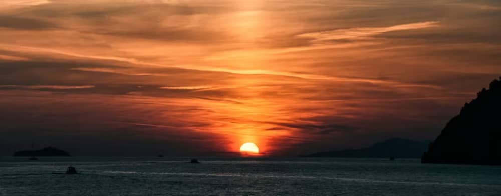 Crucero Sunset Serenity por el Adriático cerca del casco antiguo de Dubrovnik