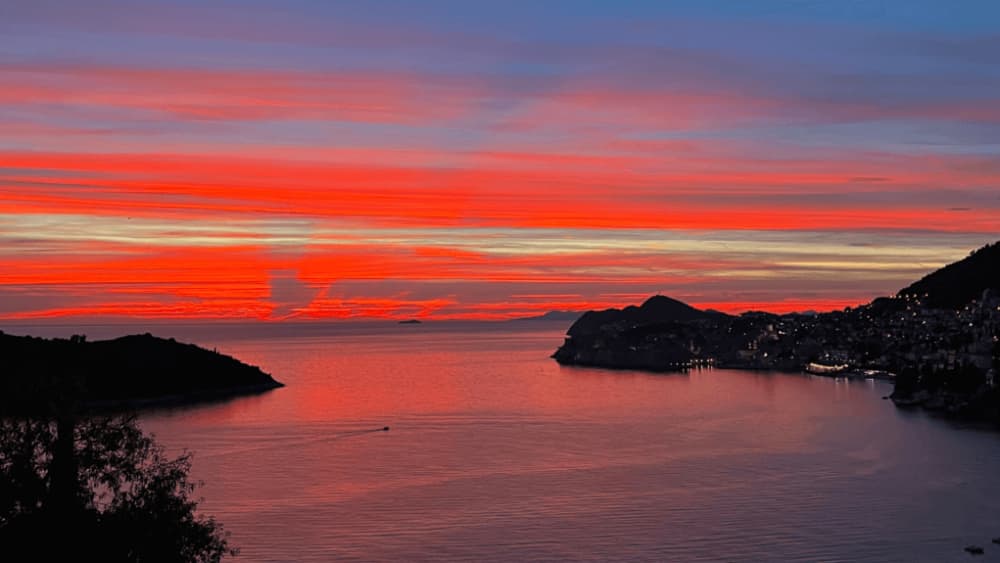 Crucero Sunset Serenity por el Adriático cerca del casco antiguo de Dubrovnik