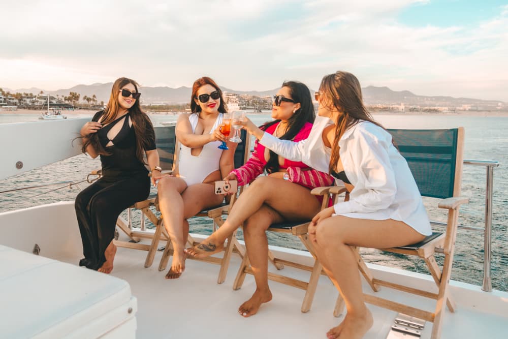 Cabo Yacht: Mexikanisches Essen, Premium Open Bar und Abenteuer auf dem Meer