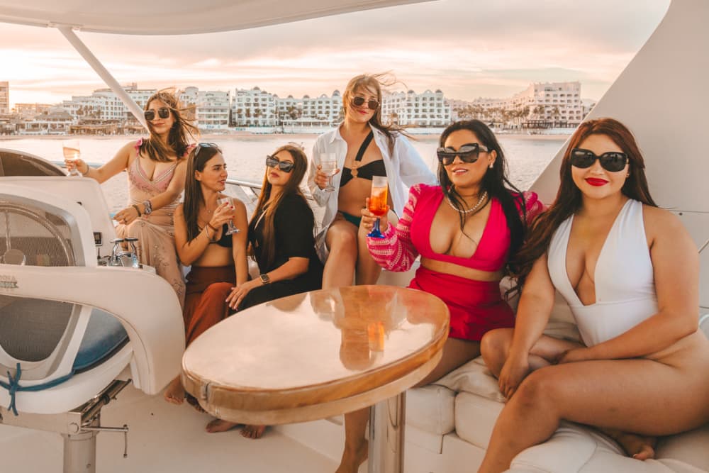 Cabo Yacht: Mexikanisches Essen, Premium Open Bar und Abenteuer auf dem Meer