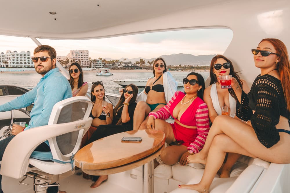 Cabo Yacht: Mexikanisches Essen, Premium Open Bar und Abenteuer auf dem Meer