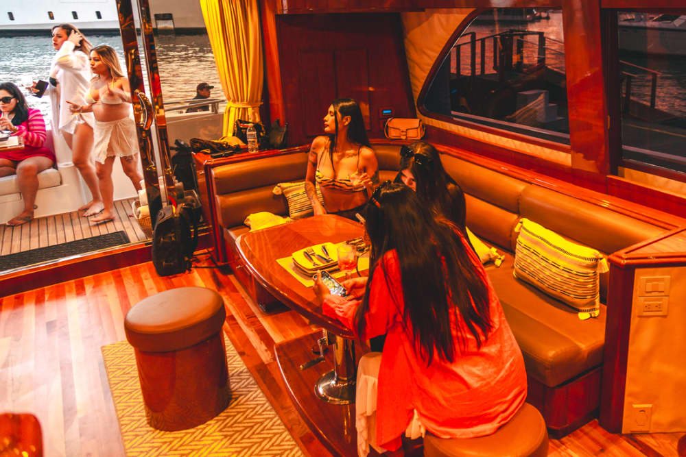 Cabo Yacht: Mexikanisches Essen, Premium Open Bar und Abenteuer auf dem Meer