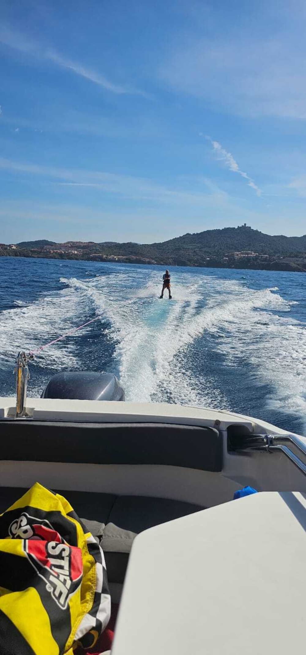 Une journée à Saint-Cyprien sur un bateau à moteur