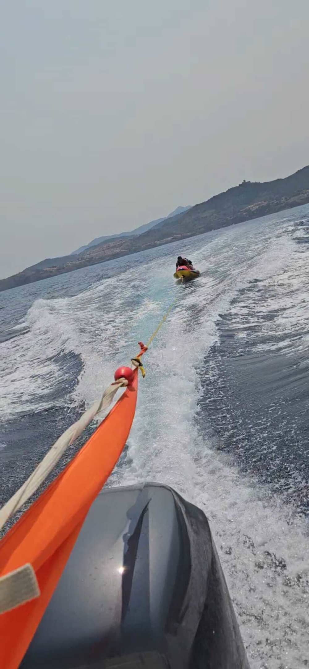 Une journée à Saint-Cyprien sur un bateau à moteur