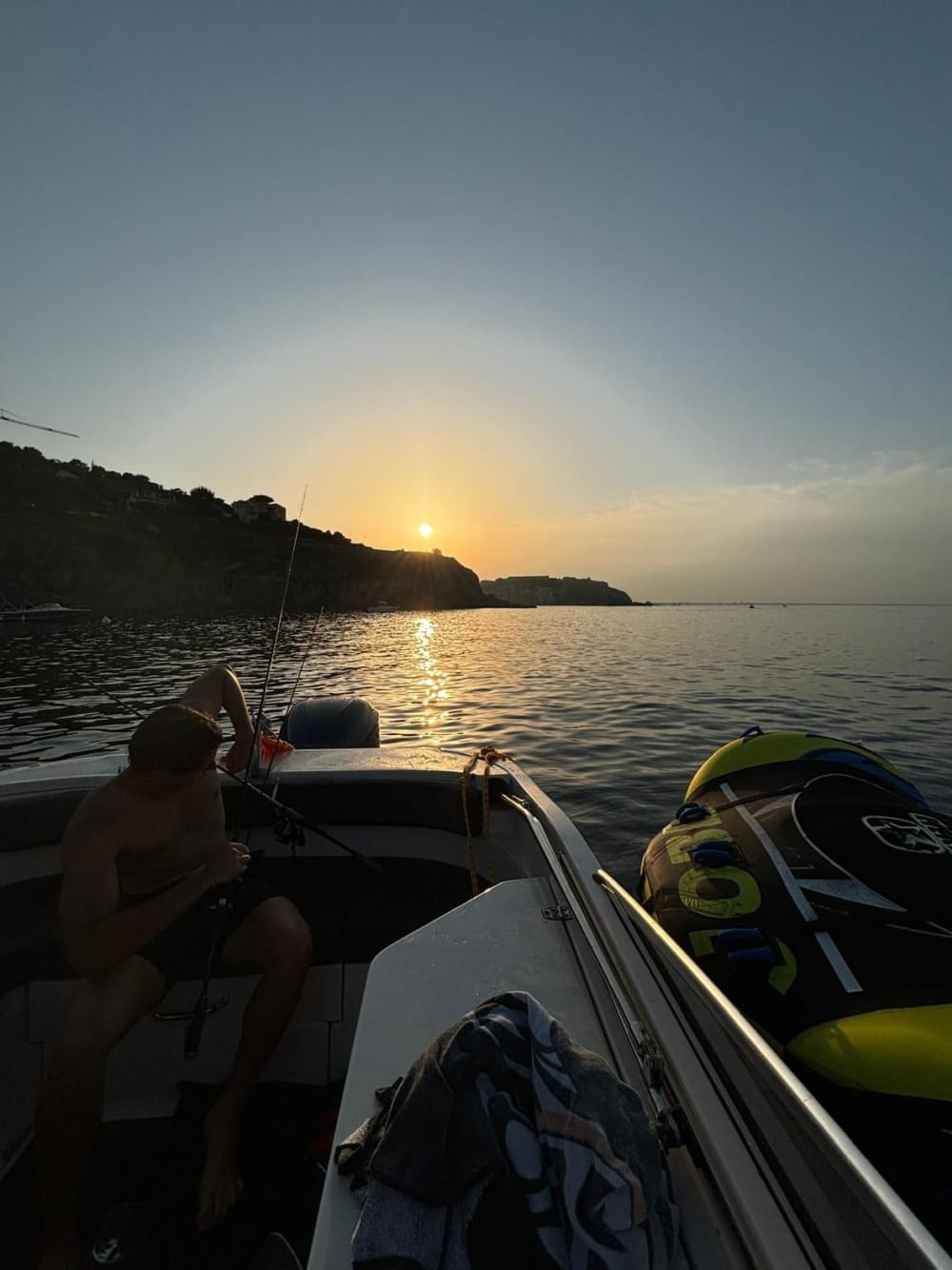Une journée à Saint-Cyprien sur un bateau à moteur