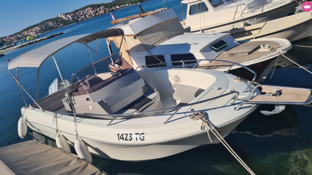 Your private motorboat for a day around Okrug Gornji