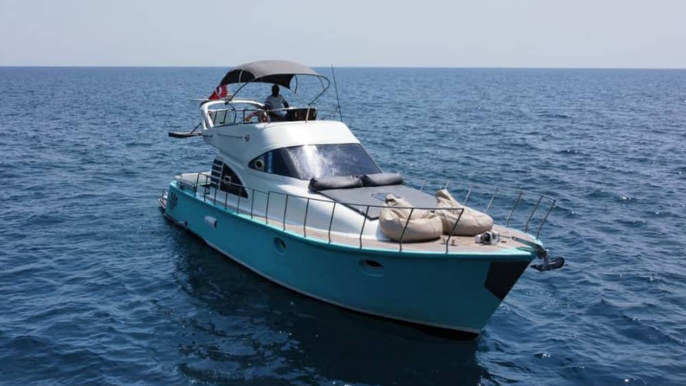 Explorez Antalya en une demi-journée : louez un bateau à moteur pour 2 h